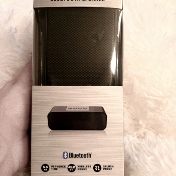 🔥HOST PICK 🔥 NWT! Bluetooth Speaker Battery Powered - Picture 2 of 3